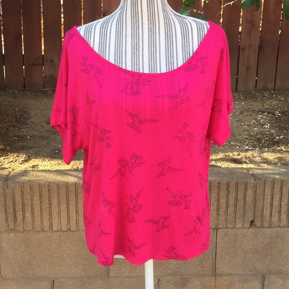 happening in the present Tops - 💜Happening in the present pink bird top